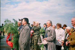 Астраханцы на митинге в пос.Хулхута Яшкульского района Республики Калмыкия, май 2000 года